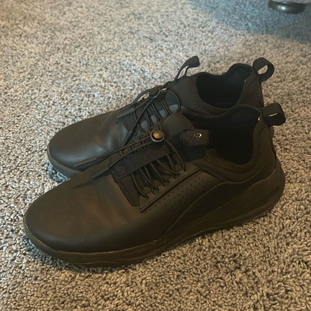 Women’s Clove nursing shoes size 9